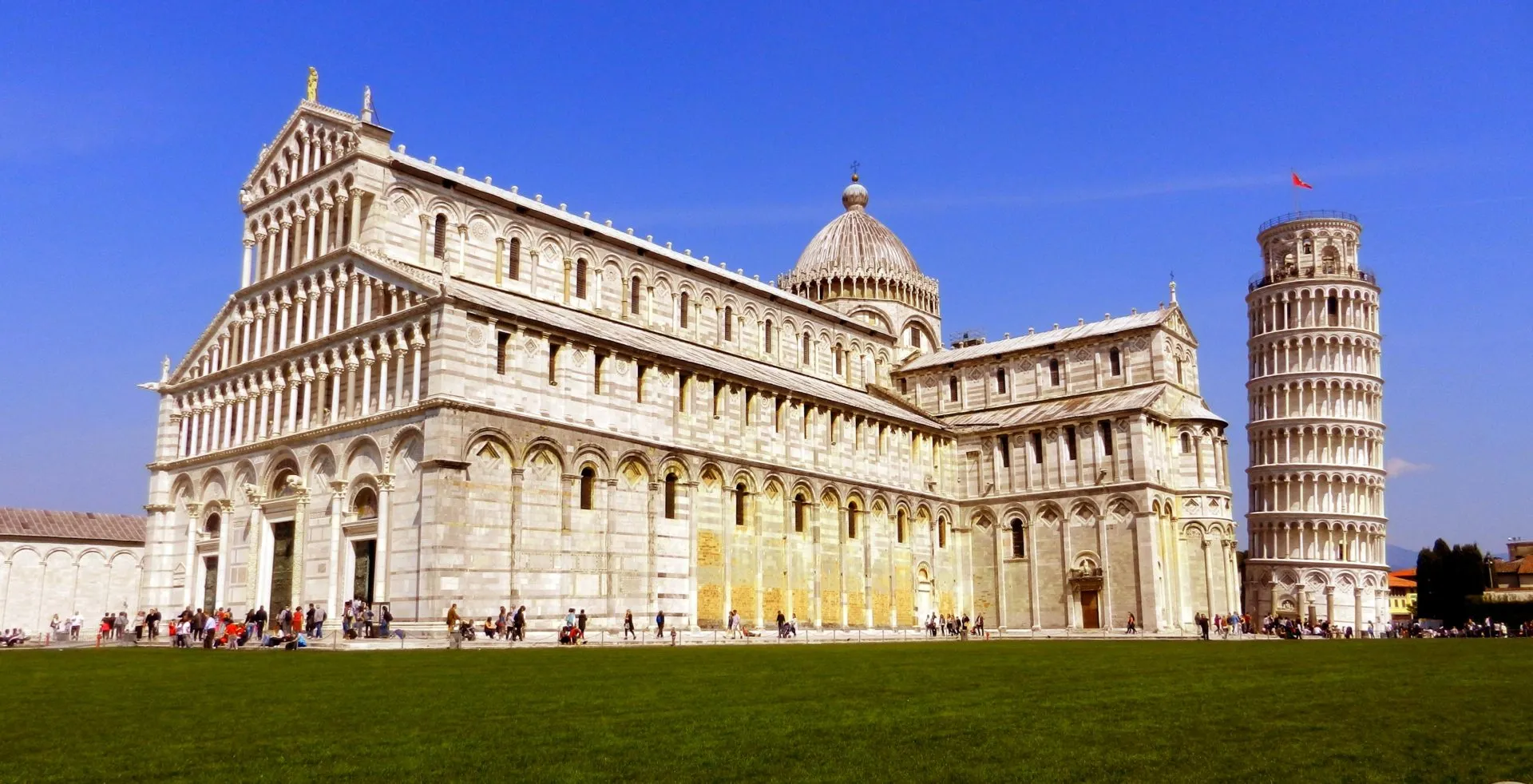 Piazza-dei-Miracoli-Pisa-Italy